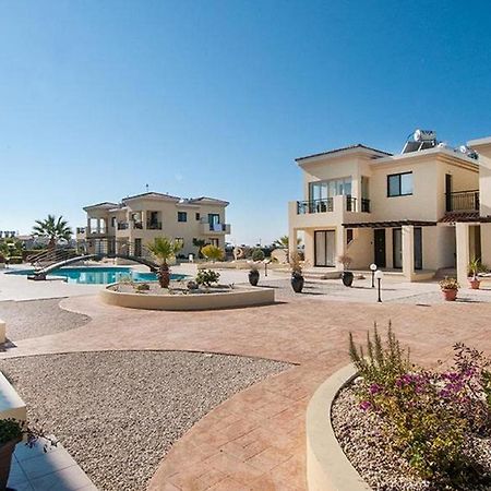Beautiful 2-Bedroom Apartment - Great Location Paphos Exterior photo