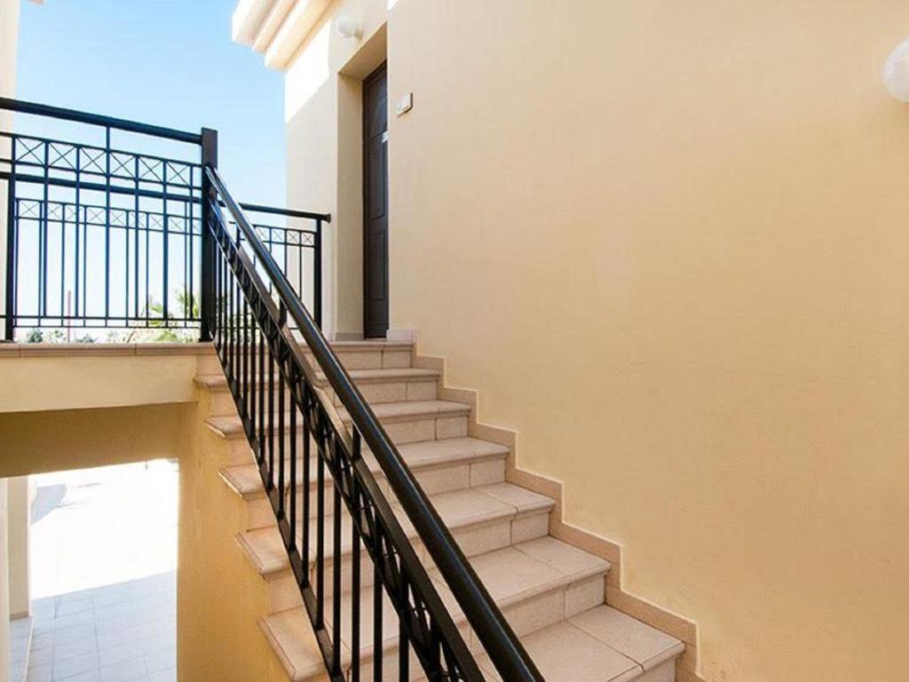 Beautiful 2-Bedroom Apartment - Great Location Paphos Exterior photo