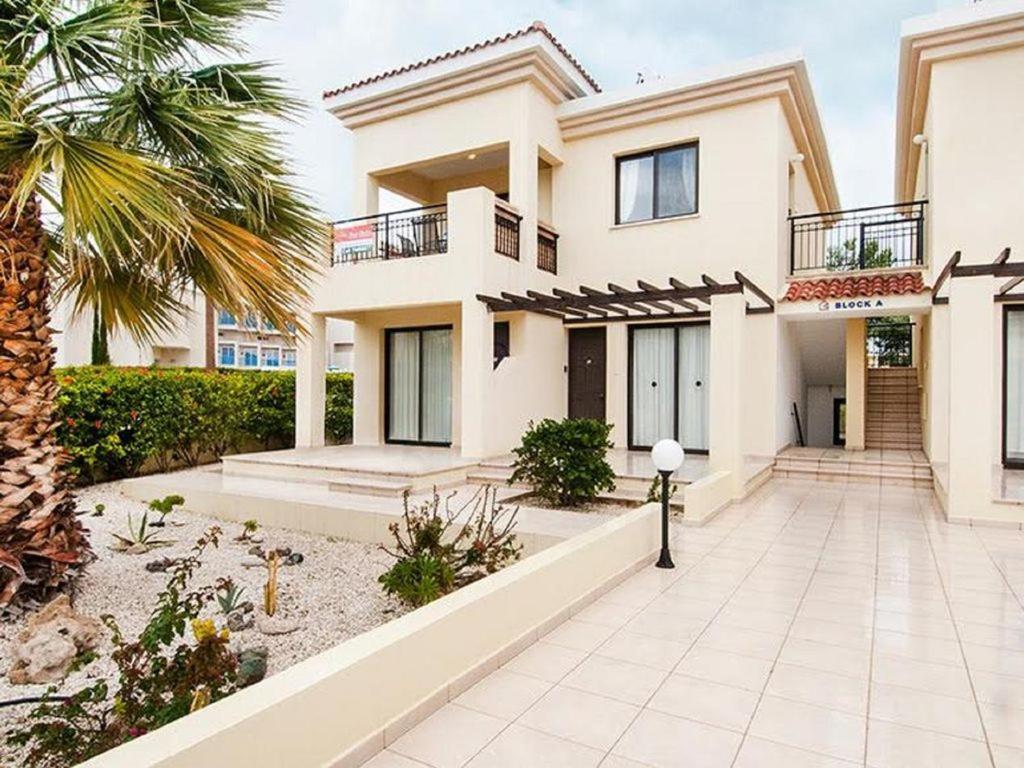 Beautiful 2-Bedroom Apartment - Great Location Paphos Exterior photo