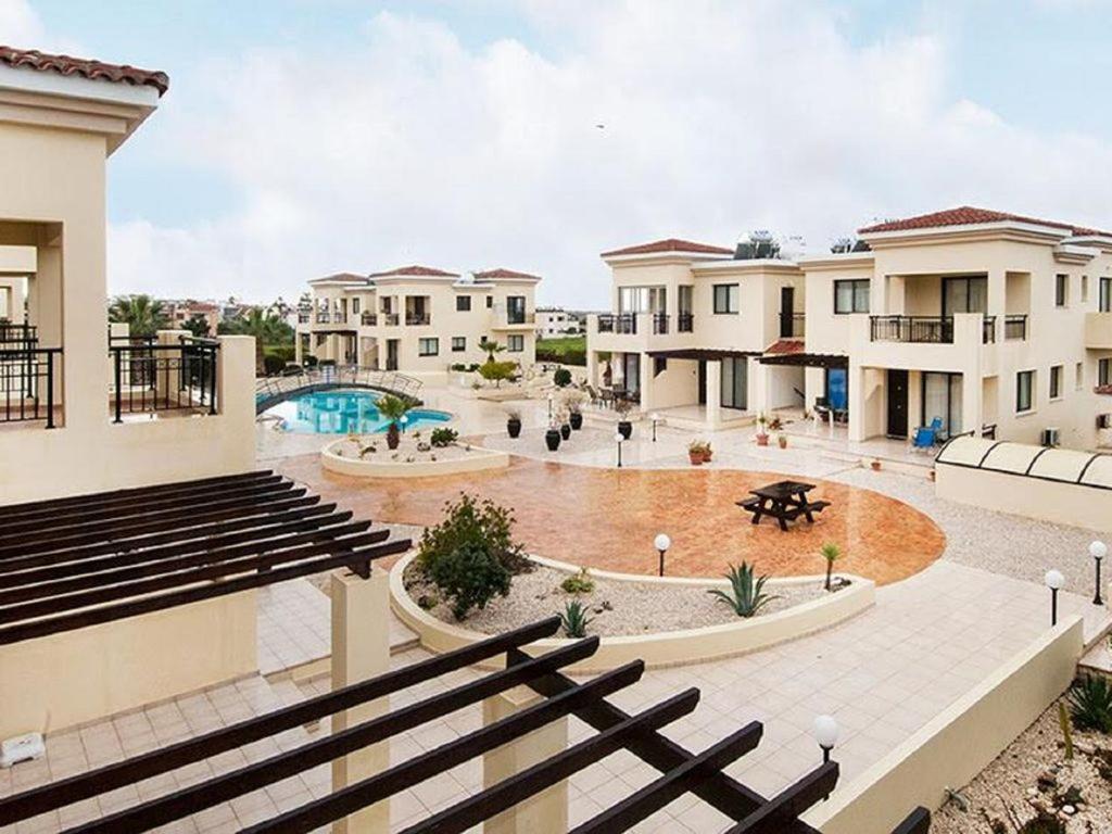 Beautiful 2-Bedroom Apartment - Great Location Paphos Exterior photo