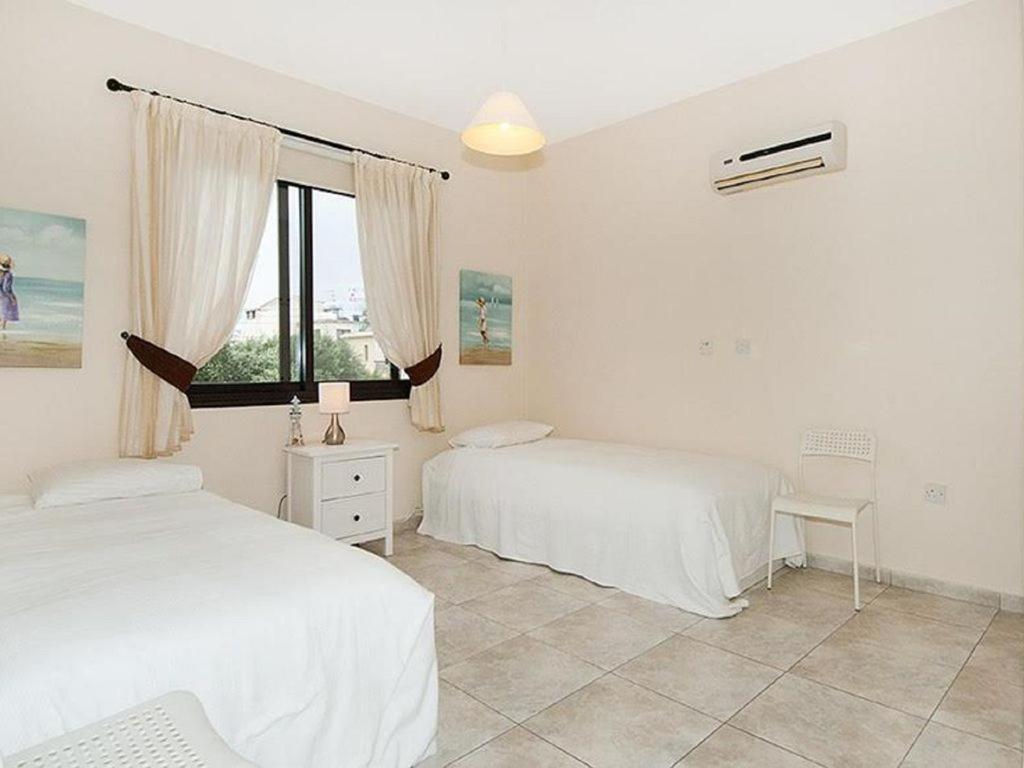 Beautiful 2-Bedroom Apartment - Great Location Paphos Exterior photo
